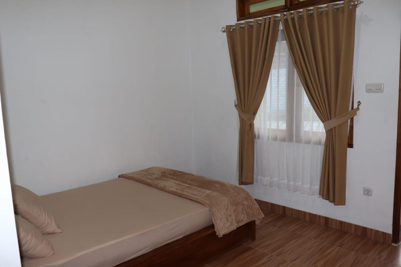Room 212 Kuta  Exterior photo